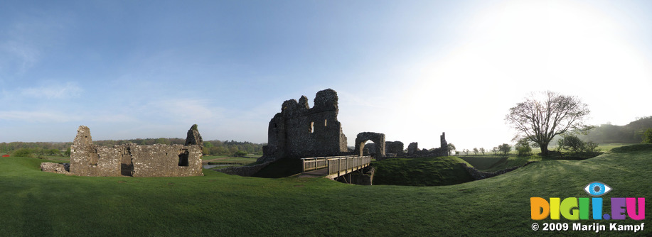 SX05435-05469 Panorama Ogmore Castle II